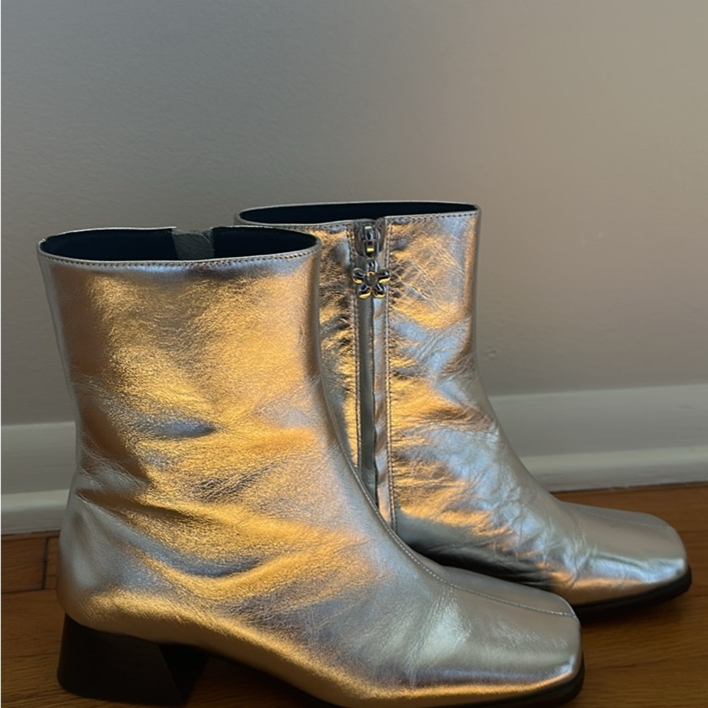 Lisa Says Gah Silver Ankle Boots